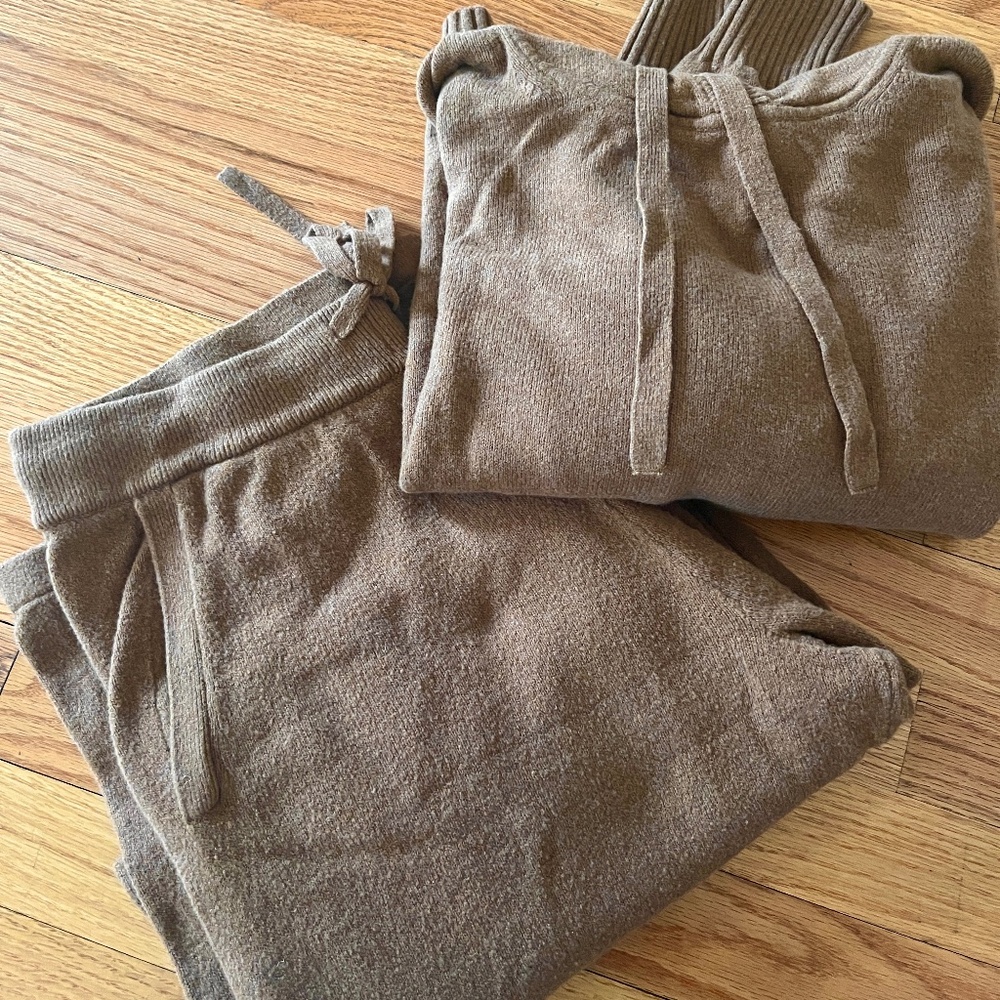 LIKE BRAND NEW!!! XS GAP CASH SOFT SWEATER SET